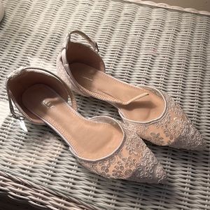 Kailee P White Lace New Size 8 Ballet Flats wedding
